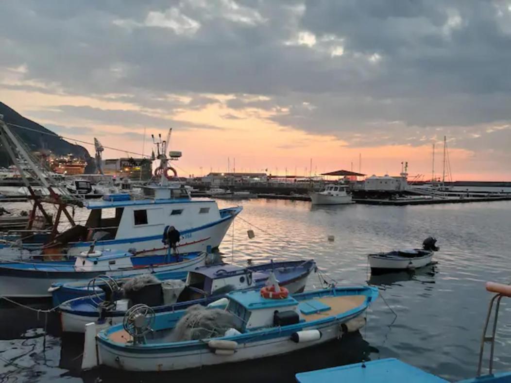 Casa Andrea Tra Napoli E Sorrento Apartment Кастеламаре ди Стабия Екстериор снимка